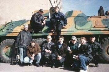Jaunieji auliai prie akademijos BTR'o